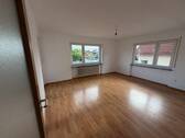 Wohnzimmer 1/3 - 3 Zimmer Etagenwohnung zur Miete in Hohberg-Niederschopfheim
