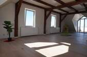 offener Wohnbereich mit Terrassenzugang - 5 Zimmer Etagenwohnung zur Miete in Altenstadt
