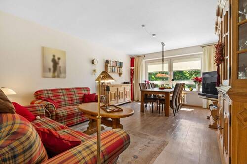 Wohnzimmer - Familientraum: 4-Zi.-Wohnung, Südloggia, TG-Stellplatz