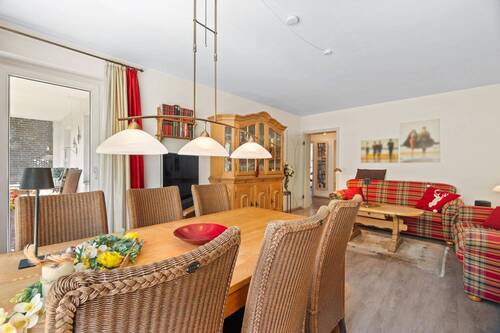 Essbereich und Loggia - 4 Zimmer Etagenwohnung zum Kaufen in Düsseldorf