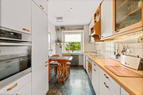 Küche mit Sitzplatz - Etagenwohnung mit 91,00 m² in Düsseldorf zum Kaufen