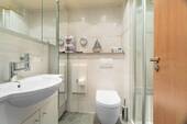 Bad mit Dusche - 