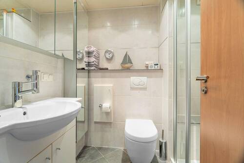 Bad mit Dusche - 