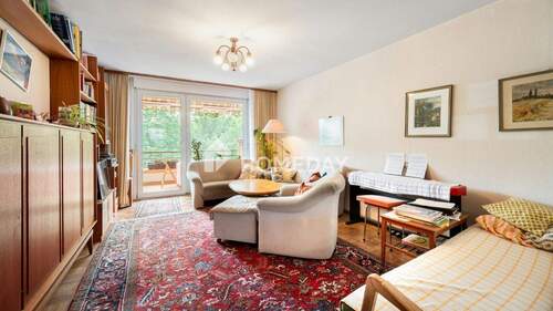 Wohnzimmer 1 - Erbbaurecht: Großzügige 4-Zimmer-Wohnung mit Loggia, Aufzug und Stellplatz