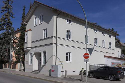 Hausansicht - 3 Zimmerwohnung zur gewerblichen oder privaten Nutzung.