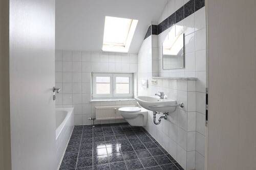 Bad.jpg - 3 Zimmer Etagenwohnung in Vilsbiburg