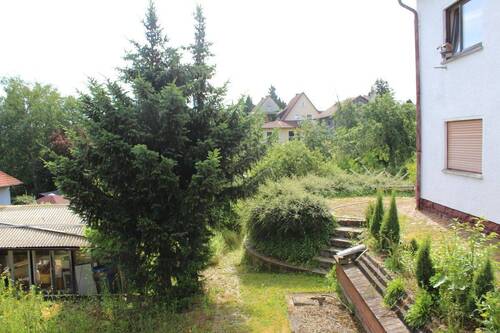 ... mit Blick zum Terrassengarten - 