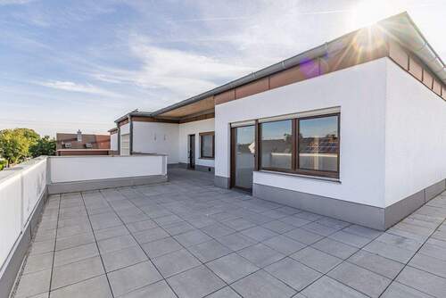 Dachterrasse - 3-Zimmer-Dachgeschosswohnung mit Weitblick und sonniger Terrasse in Seenähe