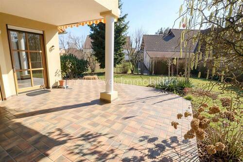 Terrasse - Einfamilienhaus mit 142,10 m&sup2; in Neustadt an der Donau zum Kaufen