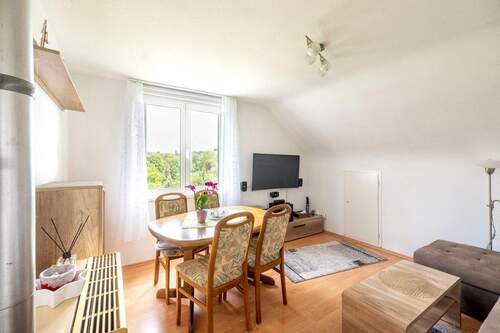 Wohn-/ Essbereich - 1 Zimmer Mehrfamilienhaus, Wohnhaus in Stuttgart