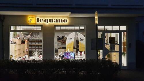 Ladengeschäft am Abend - 1 Zimmer Gewerbeobjekt (Büro, Produktion, Verkauf) in Binz