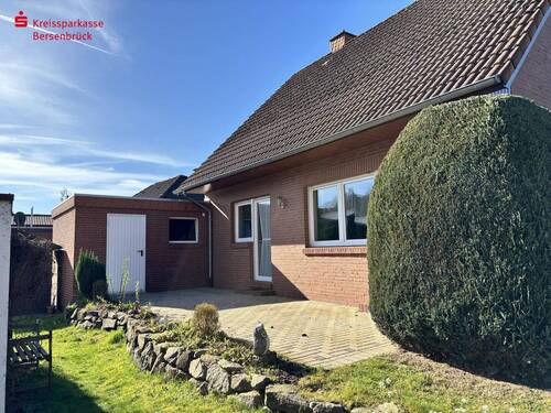 Terrasse, Eingang Garage - Einfamilienhaus mit 102,00 m&sup2; in Bramsche zum Kaufen