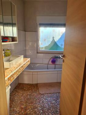 Teilansicht vom Badezimmer im OG - 