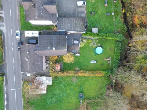 Ansicht vom gesamten Grundstück - 