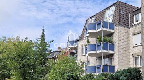 Außenansicht_Gartenseite - ***Freiwerdende DG-Galeriewohnung mit 3 Zimmern und Balkon im Duisburger Süden***
