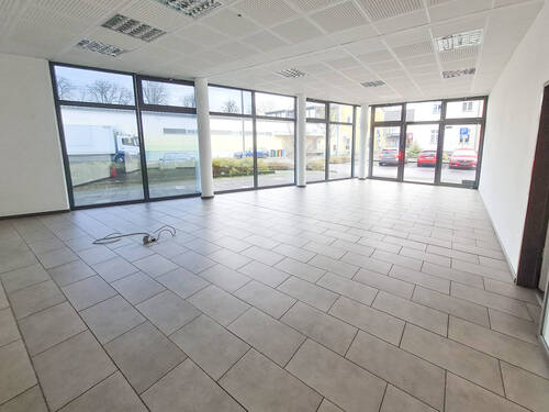 großer Verkaufsraum - 