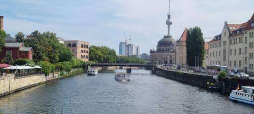Aus der Haustüre, direkt an der Spree.jpg - 