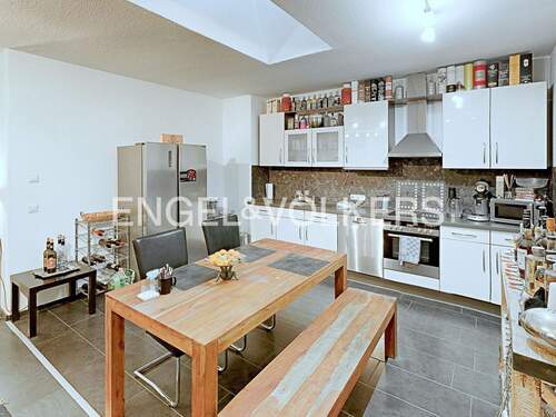 Moderne Einbauküche / Wohn- und Geschäftshaus - 