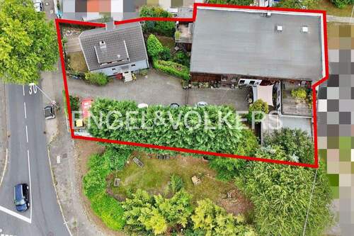 Blick aus der Vogelperspektive auf das gesamte Grundstück - 