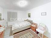 Großes Schlafzimmer im Erdgeschoss / Wohnhaus - 