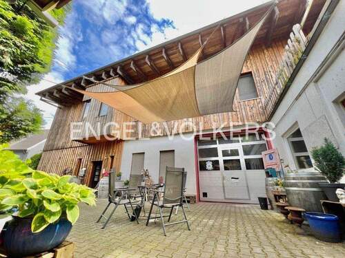 Vorderseite Wohn- und Geschäftshaus - Mehrfamilienhaus, Wohnhaus in Hilden zum Kaufen