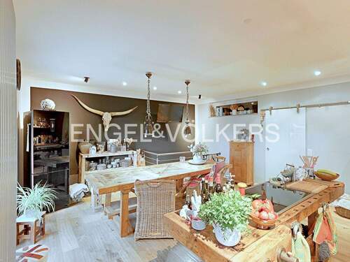 Moderner Essbereich im Obergeschoss / Wohn- und Geschäftshaus - 