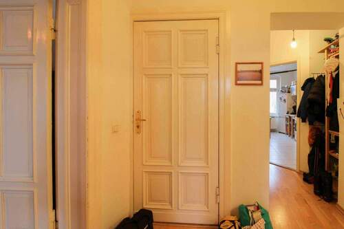 Wohnungstür und Flur - 
