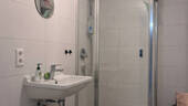 Bad mit Dusche - 