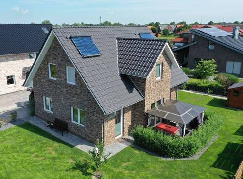 Kapitänsgiebel_1.JPG - Landhaus mit Kapitänsgiebel in Schortens