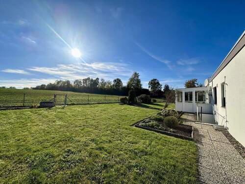 Bild 1 - OHNE MAKLERPROVISION - Bungalow mit unverbaubarem Blick auf Landschaftsschutzgebiet