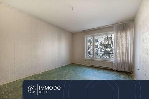 Wohnzimmer - ?? Gelegenheit am Winterfeldtplatz - Sanierungsbedürftige 2 Zi Whg vis-a-vis zur St-Matthias-Kirche