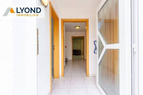 EG Eingang - 6 Zimmer Doppelhaushälfte in Heubach