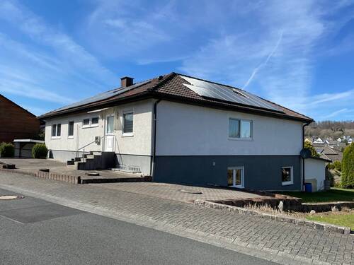 Bild 2 - 8 Zimmer Einfamilienhaus zum Kaufen in Breitscheid