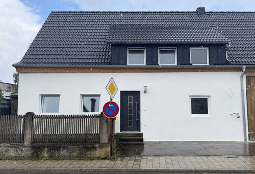 ansicht 2.jpeg - Großes Einfamilienhaus mit Garten zu vermieten!