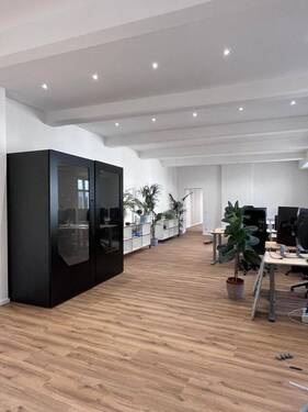 Coworking-Fäche mit Telefonboxen - Büro zur Miete in München