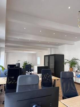Coworking-Fäche mit Telefonboxen - Büro in München