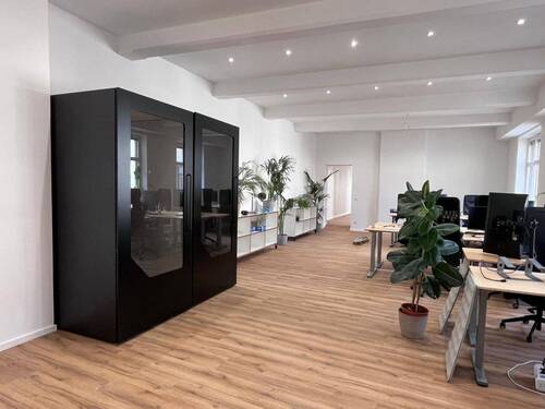 Coworking-Fäche mit Telefonboxen - 