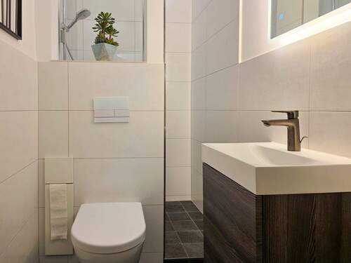 Gästebad mit Dusche - 