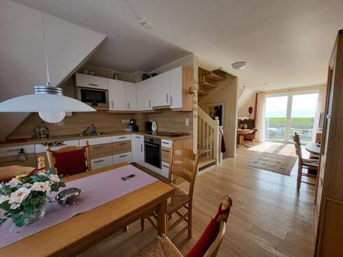 Küche und Wohnbereich mit Balkonausgang - Traum auf Juist - Reihenhaus zum Wohlfühlen!