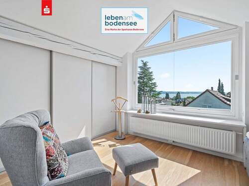 Schlafzimmer im DG - Traumhaftes Einfamilienhaus mit Ferienwohnung und Seesicht