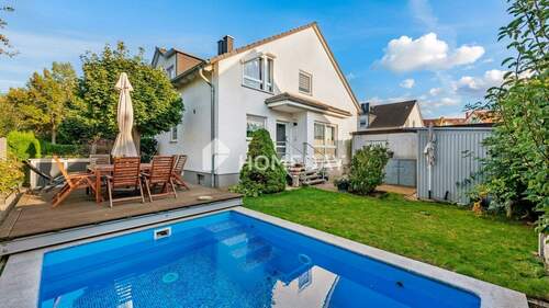 Außenansicht 3 - Familienfreundliche Doppelhaushälfte mit 4 Zimmern, Terrasse, schönem Garten und Garage