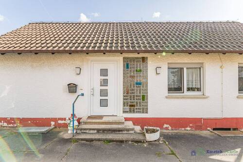 Hausansicht/Garten - 