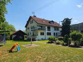 Gartenansicht - 3 Familienhaus mit Gewerbehallen, schöner Garten, Garagen, Ortsrandlage