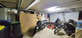 Garage mit Platz und Zugang ins Haus - 