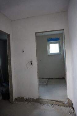 Flur EG- Wirtschr. + Dusch+WC - 