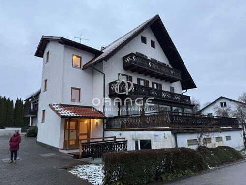 Hausansicht Süd - *** Attraktive 3-Zimmer-Wohnung mit Wintergarten und Terrasse in Baierbrunn ***