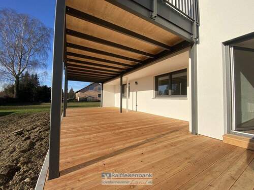 überdachter Balkon EG - 4 Zimmer Etagenwohnung in Schrobenhausen / Hörzhausen