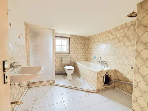 Badezimmer (1. OG) - 