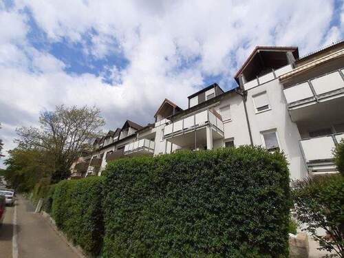 Fassade Straßenseite - helle Wohnung mit Balkon + EBK - 670,00&nbsp;EUR Kaltmiete, ca.&nbsp; 70,00&nbsp;m&sup2;&nbsp;Wohnfl&auml;che