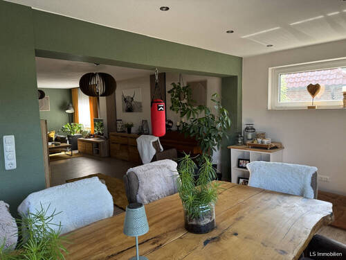 Essbereich - 8 Zimmer Einfamilienhaus in Wiefelstede / Ofenerfeld